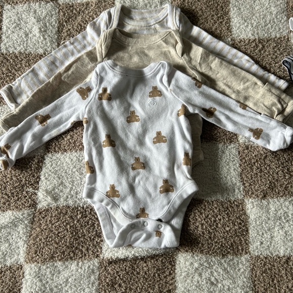 5 Gap NB bodysuits - Picture 4 of 7